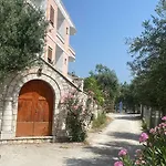 Irini's Qeparo